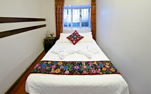 Shower, free toiletries, hair dryer, towels - Samay Inka Inn (Cusco)