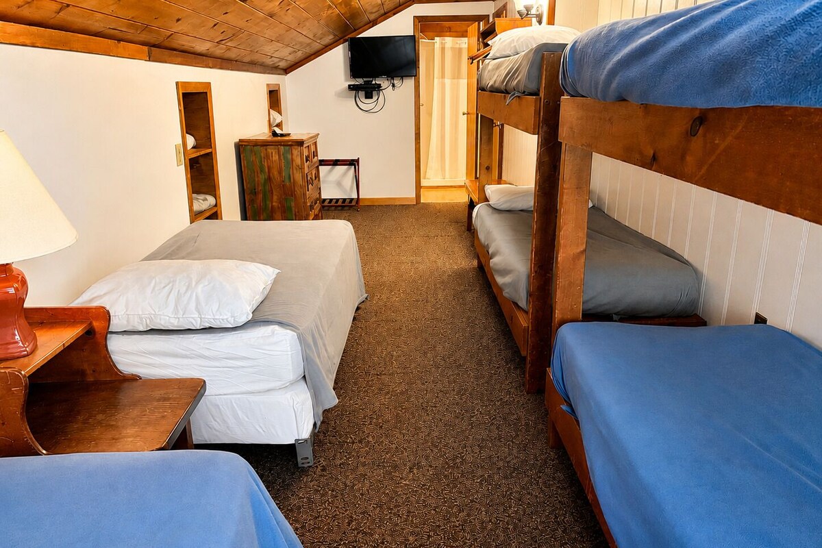 Habitación básica, varias camas | Ropa de cama 