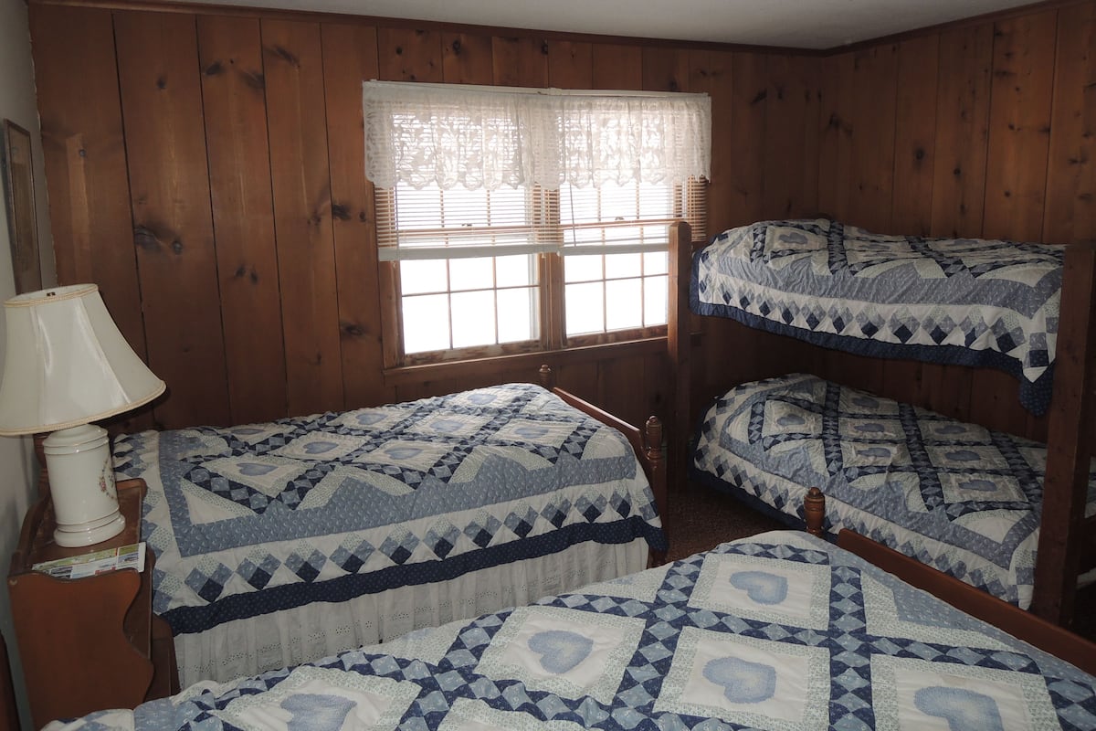 Driepersoonskamer, gedeelde badkamer (One Extra Bunk) | Beddengoed
