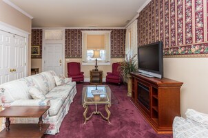 经典顶层房, 1 间卧室 | 起居区 | 平板电视、壁炉、DVD 播放器