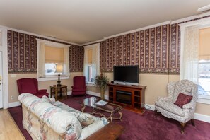 Classic Penthouse, 1 Bedroom | Living area | Flat-screen TV, fireplace, DVD player