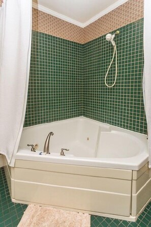 Classic Penthouse, 1 Bedroom | Jetted bathtub - Whiskey Row Penthouse (Prescott)