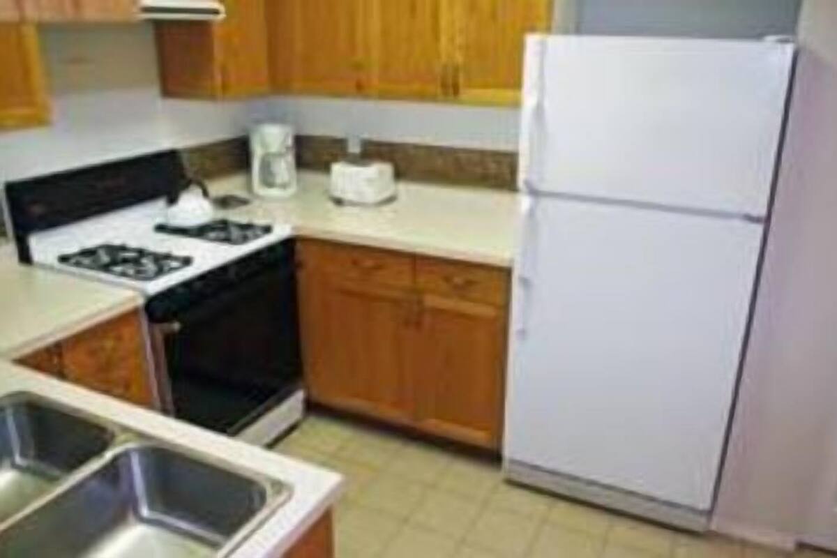 Suite 1 | Dapur pribadi | Mesin pembuat kopi/teh, lemari es besar, microwave, dan oven
