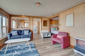 1 bedroom Cottage w/Jacuzzi, Oceanview Pet Friendly | Camas com colchões pillow-top, Wi-Fi de cortesia, roupa de cama