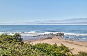 2 Queen Studio w/Oceanview Non-Pet | View from room