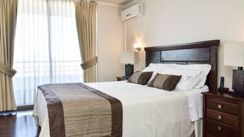 Apartament, 3 dormitoris | Cobrellits, caixa forta a l'habitació i decoració individual