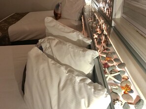 ห้องดีลักซ์สวีท, ระเบียง, วิวทะเลสาบ | 1 ห้องนอน, โต๊ะทำงาน, เตารีด/โต๊ะรีดผ้า, Wi-Fi ฟรี