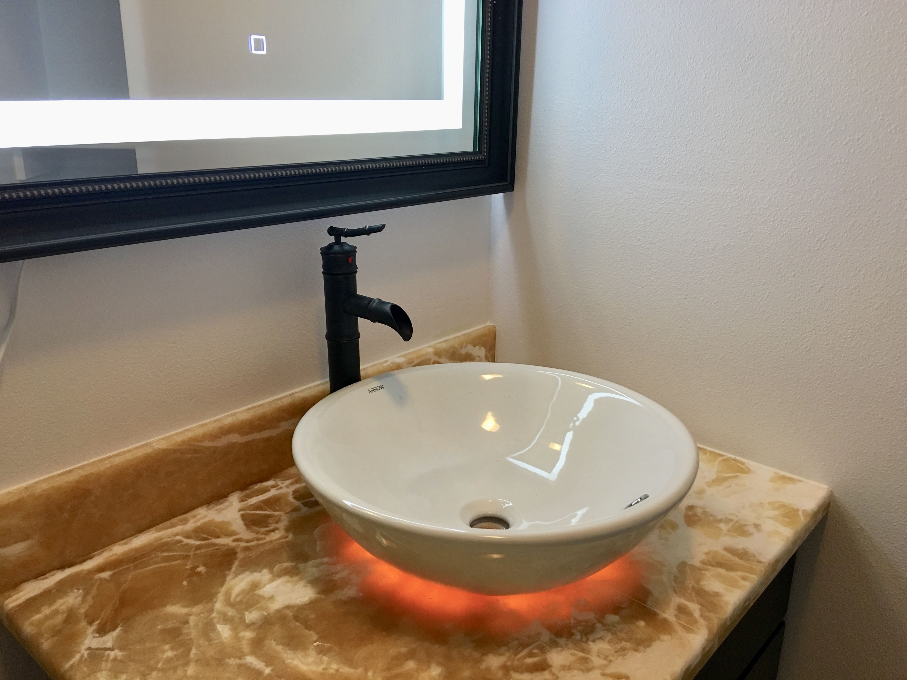 deluxe suite, balcony, lake view | bathroom | combined shower/bathtub, hydromassage showerhead, free toiletries