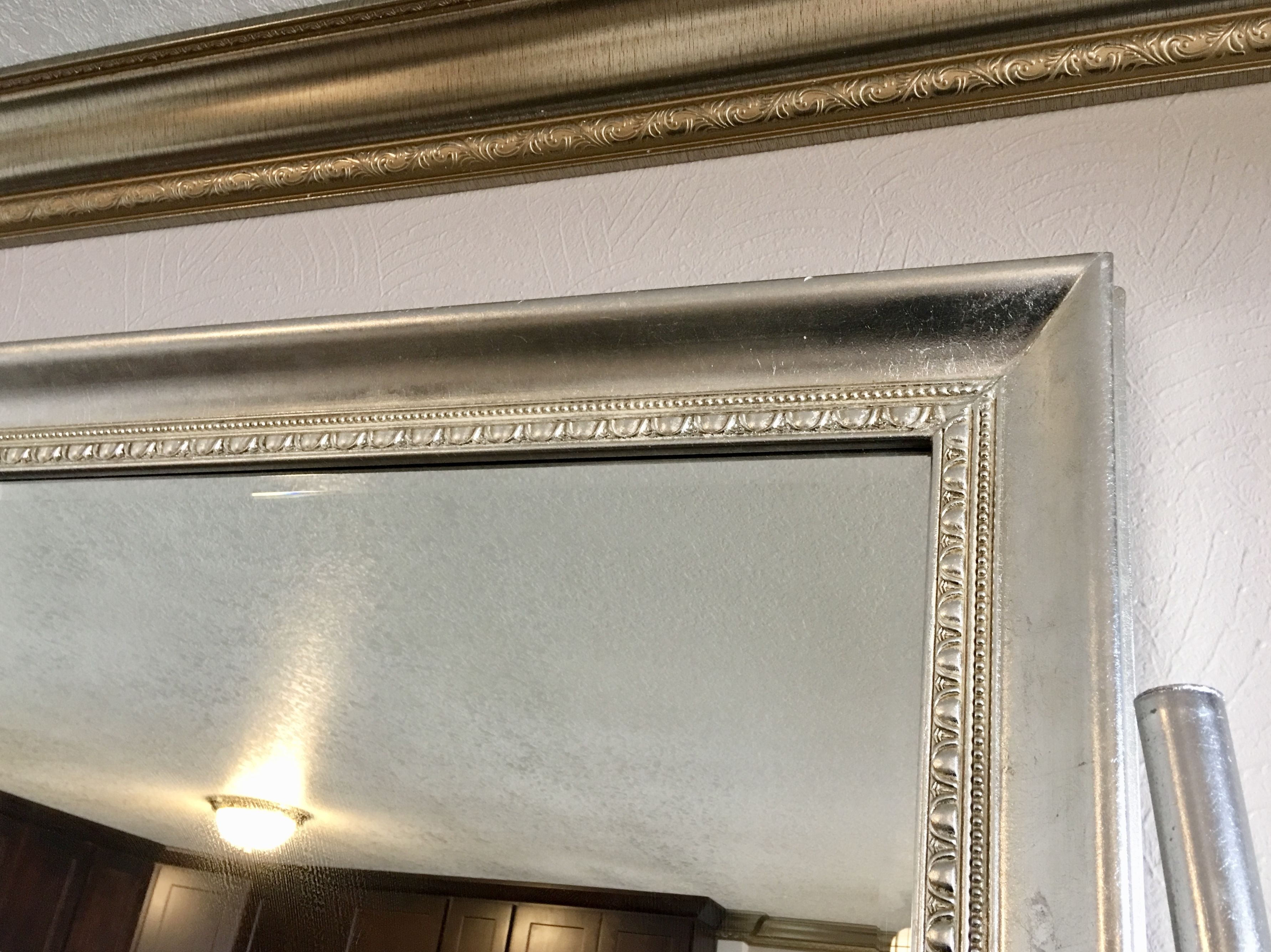 deluxe suite, balcony, lake view | living room | flat-screen tv