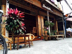 Exterior detail - Huan Kum Huk (Chiang Khan)