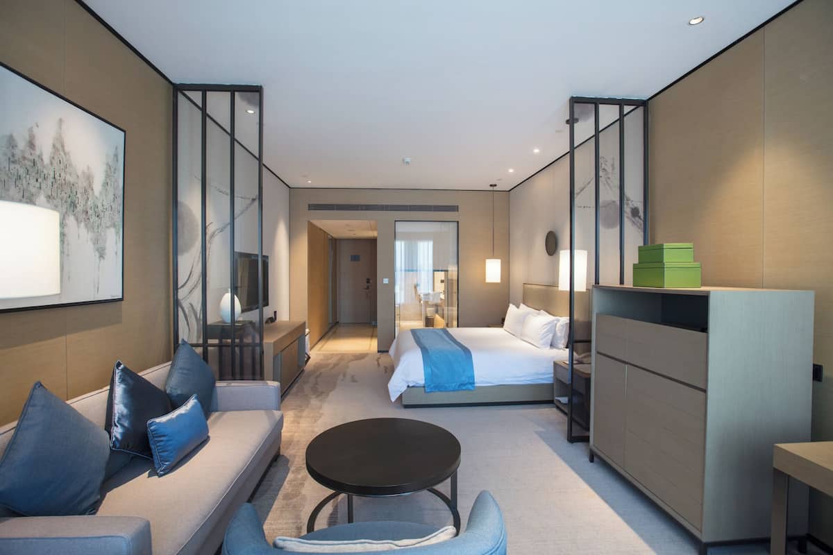 Kamar Superior, 1 Tempat Tidur King | Minibar, brankas, meja kerja, dan tirai kedap cahaya