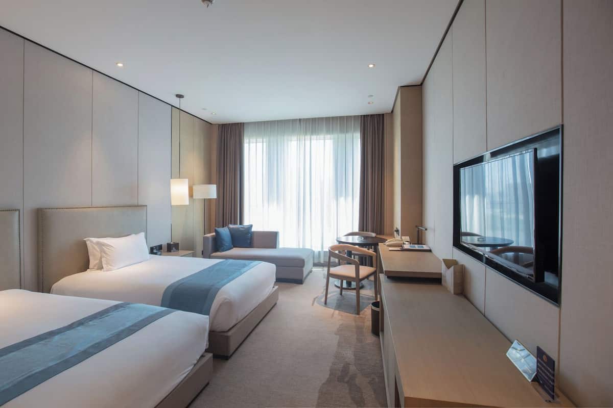 Kamar Twin Superior | Minibar, brankas, meja kerja, dan tirai kedap cahaya