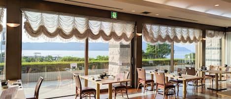 Petit déjeuner japonais (2200 JPY par personne)