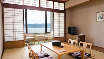 In-room safe, bed sheets