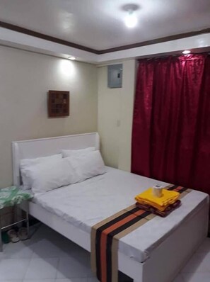 Premium bedding, soundproofing, iron/ironing board, free WiFi