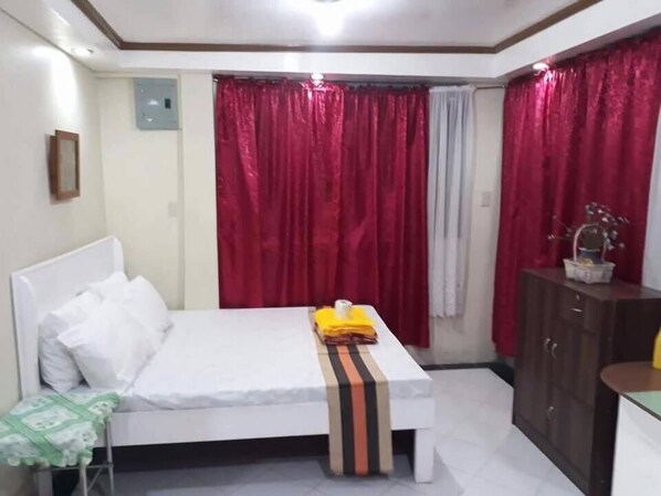 Premium bedding, soundproofing, iron/ironing board, free WiFi - Kensington Garden BNB (Baguio)