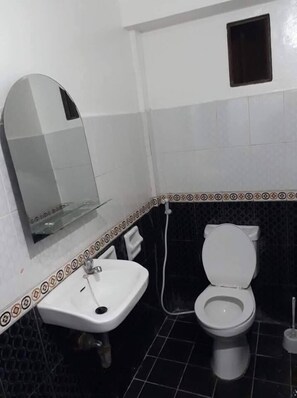 Bathroom - Kensington Garden BNB (Baguio)