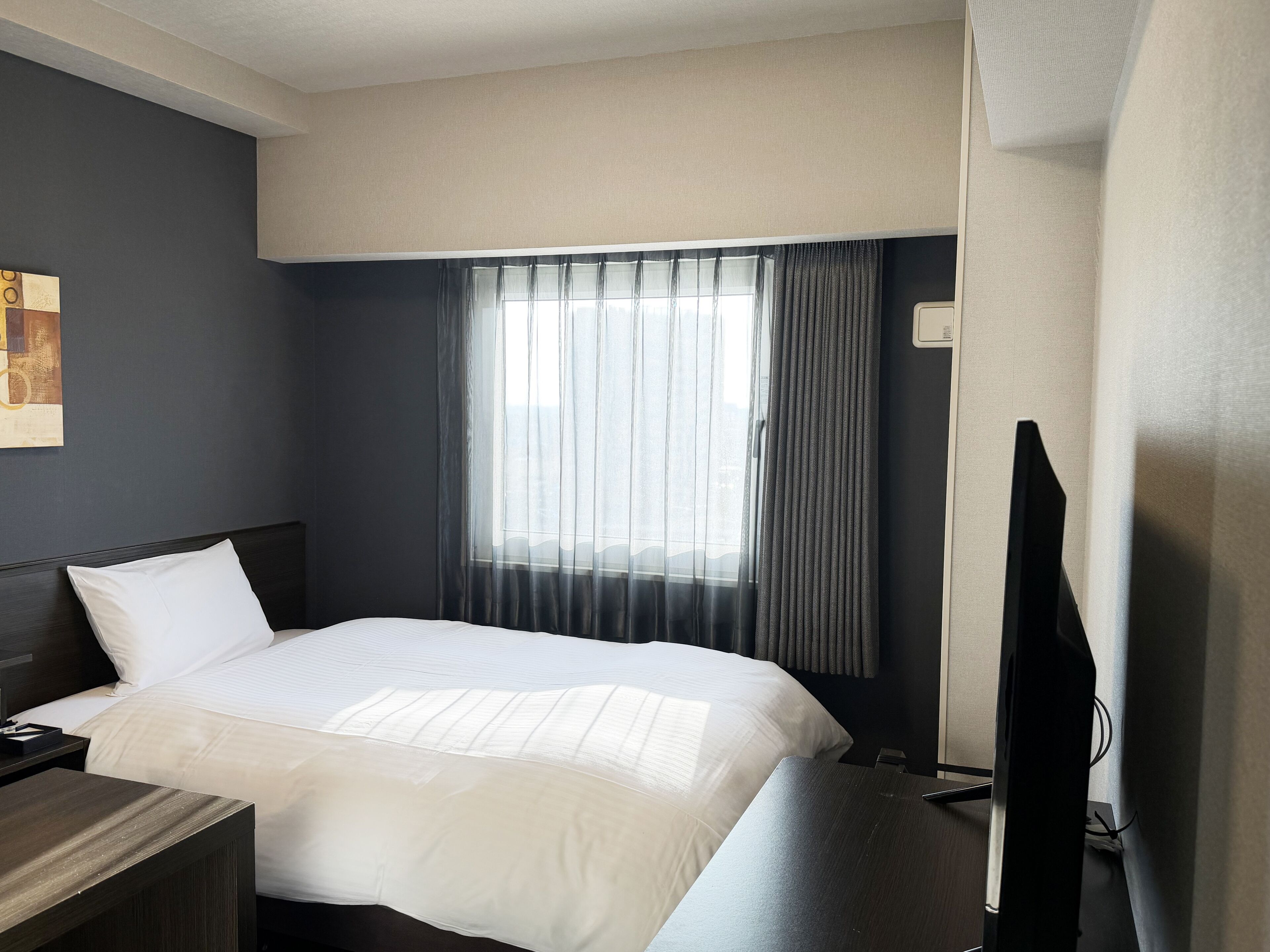 办公桌、免费 WiFi、床单