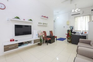 Lobby sitting area - Hotel O Come Inn Premium (Kuala Terengganu)