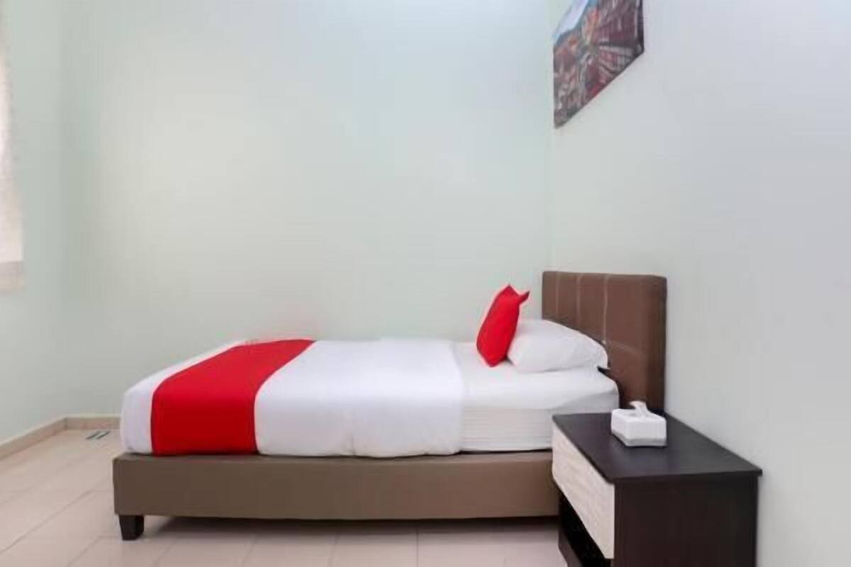 Desk, free WiFi, bed sheets