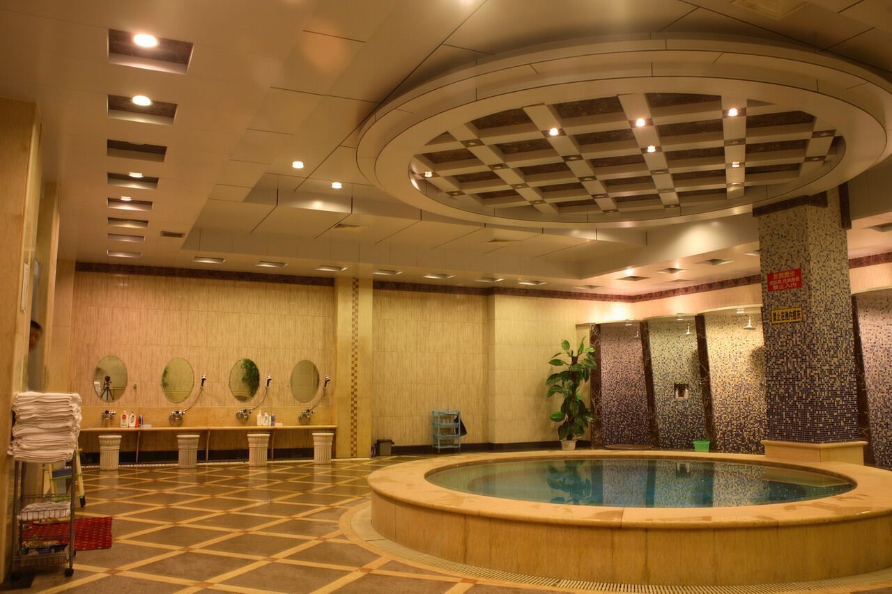 Indoor spa tub