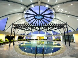 Una piscina techada