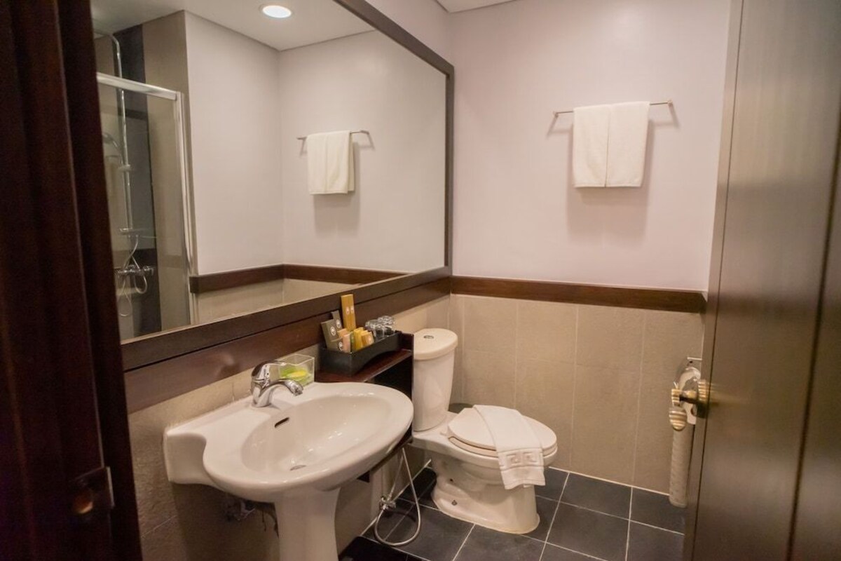 Bathroom | Shower, free toiletries, hair dryer, bidet