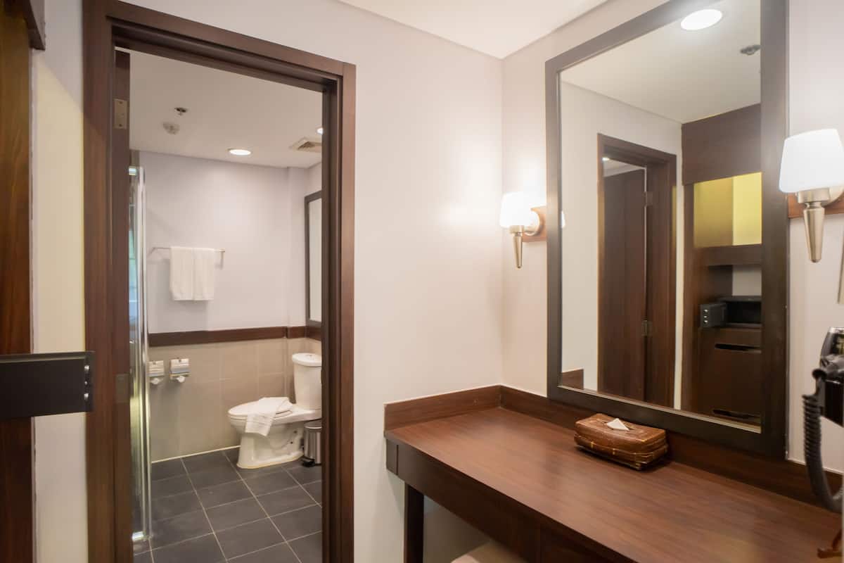 suite, 1 bedroom | 1 bedroom, minibar, desk, blackout curtains