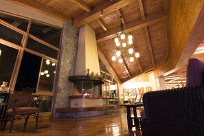 Lobby - The Forest Lodge at Camp John Hay (Baguio)