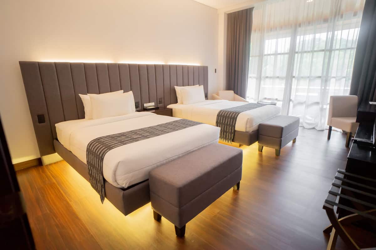 suite, 1 bedroom | 1 bedroom, minibar, desk, blackout curtains