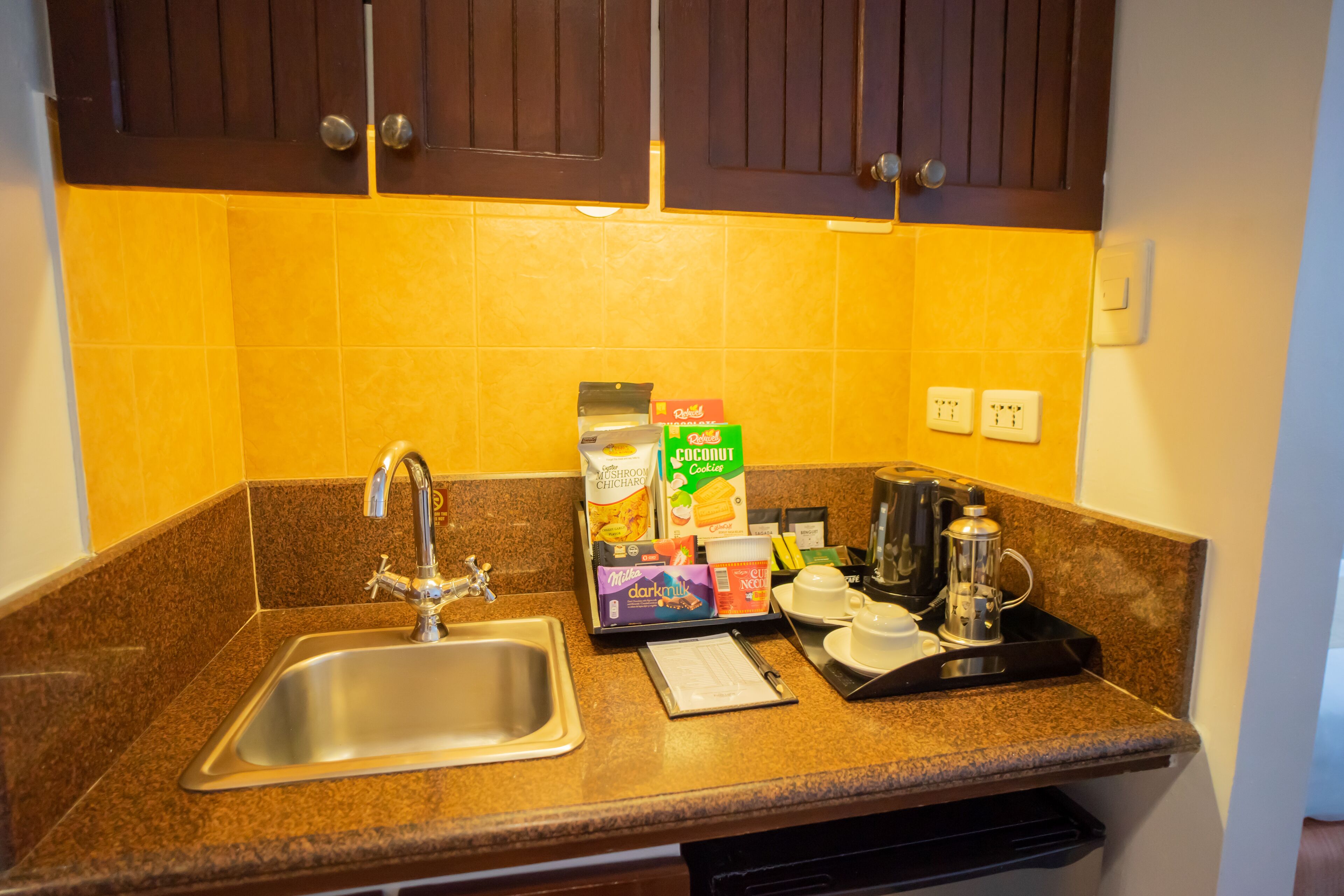 superior room | 1 bedroom, minibar, desk, blackout curtains