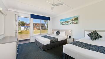 Twin Room | 1 bedroom, laptop workspace, iron/ironing board, free WiFi