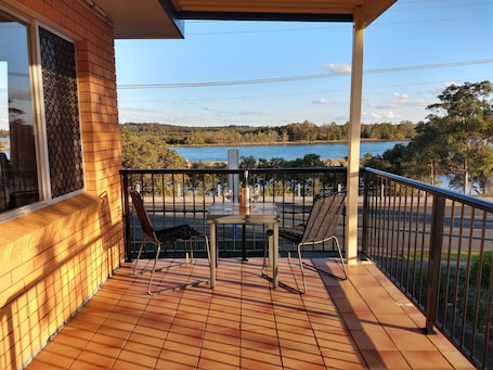 Riverview King Room | Terrace/patio