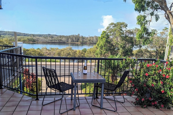 Riverview King Room | Terrace/patio