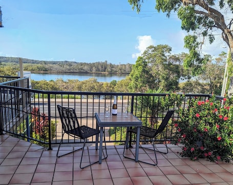 Riverview King Room | Terrace/patio