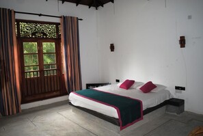 Standard Double Room | Desk, soundproofing, free WiFi - Mary's Palm Garden (Hikkaduwa)