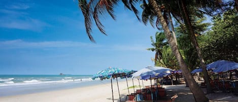 Accommodatie ligt op het strand, wit zand, vervoer van/naar het strand