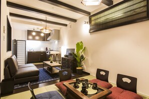 Flat-screen TV - Kyo Oyado Kurakura (Kyoto)