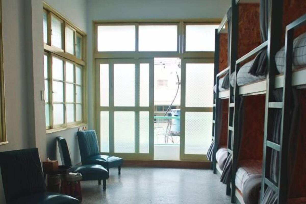 Blackout curtains, free WiFi
