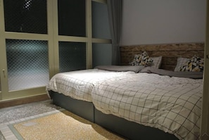 Blackout curtains, free WiFi