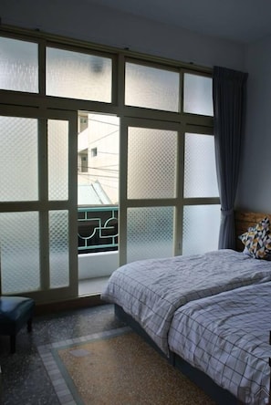 Blackout curtains, free WiFi