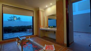Habitación Confort doble, 1 habitación, piscina privada, vistas a la piscina | Ropa de cama de alta calidad y escritorio