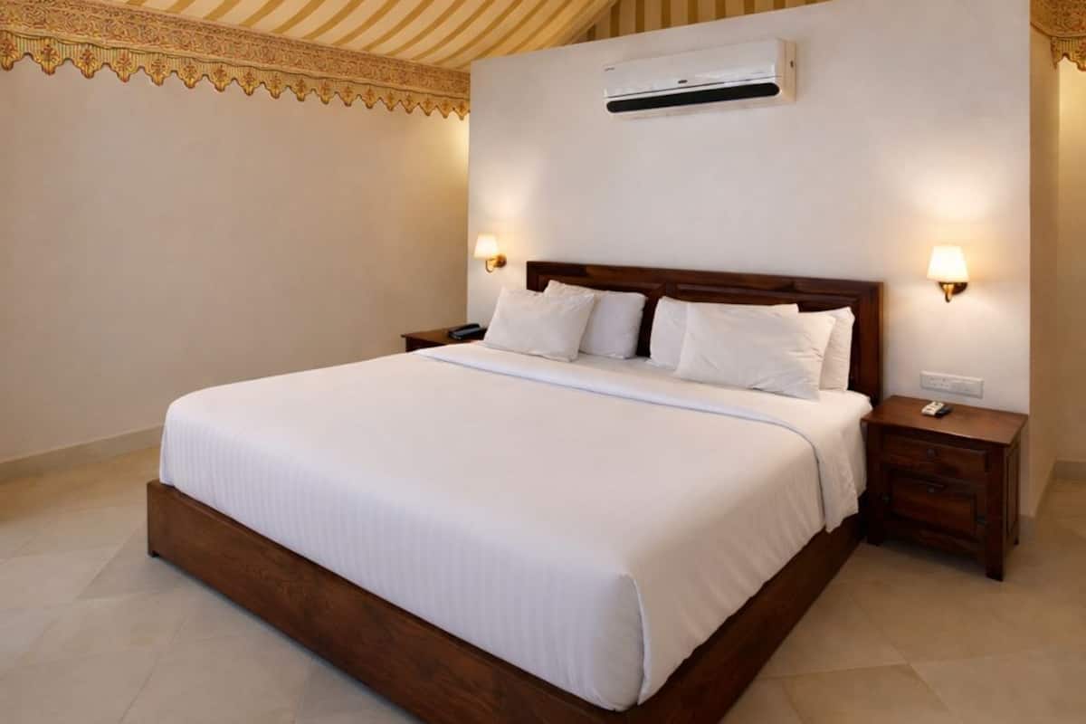 Barraca superluxo, 1 cama King, vista para o jardim | Roupas de cama premium, escrivaninha, espaço de trabalho para notebook