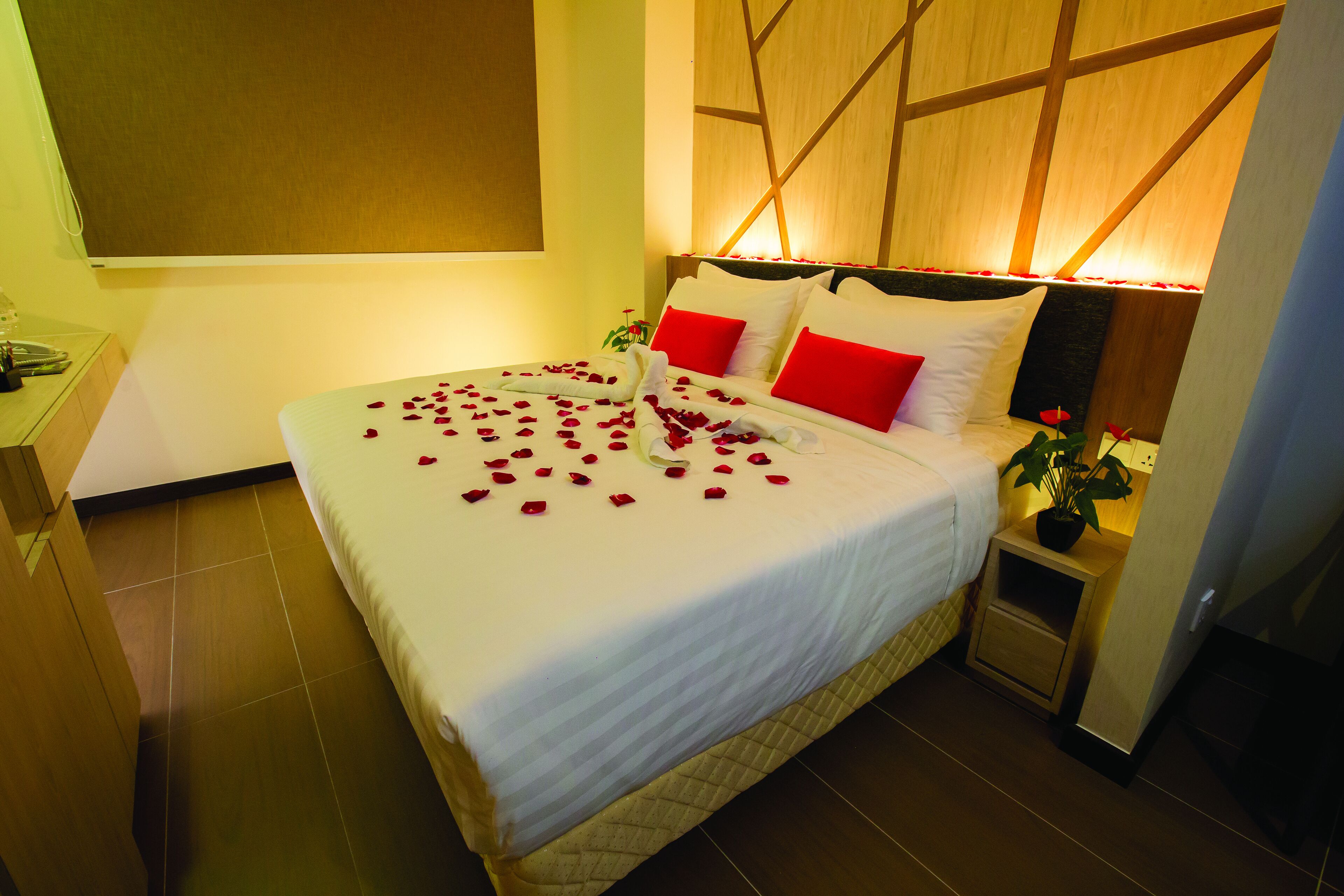 Minibar, in-room safe, desk, soundproofing