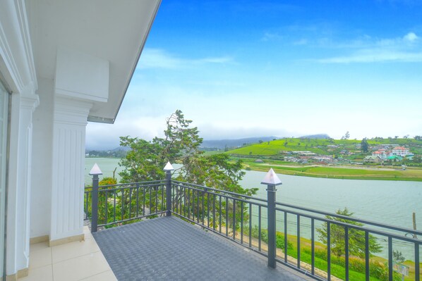 Deluxe Triple Room, Balcony, Lake View | Lake view