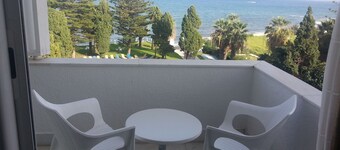 Hotel Corniche Palace