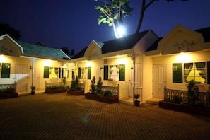 Front of property – evening/night - Oberry Resort (Bangkok)