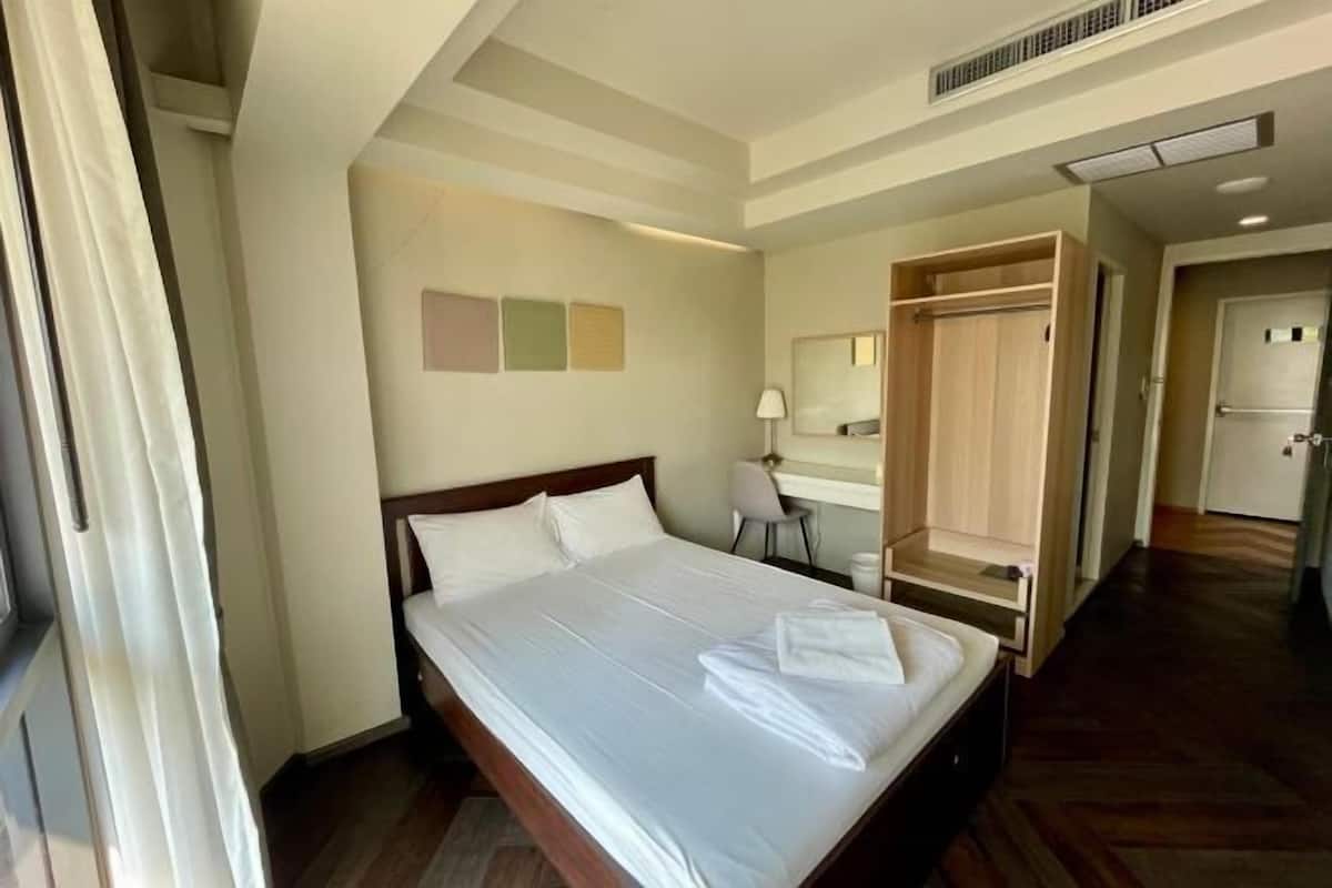 Desk, free WiFi, bed sheets