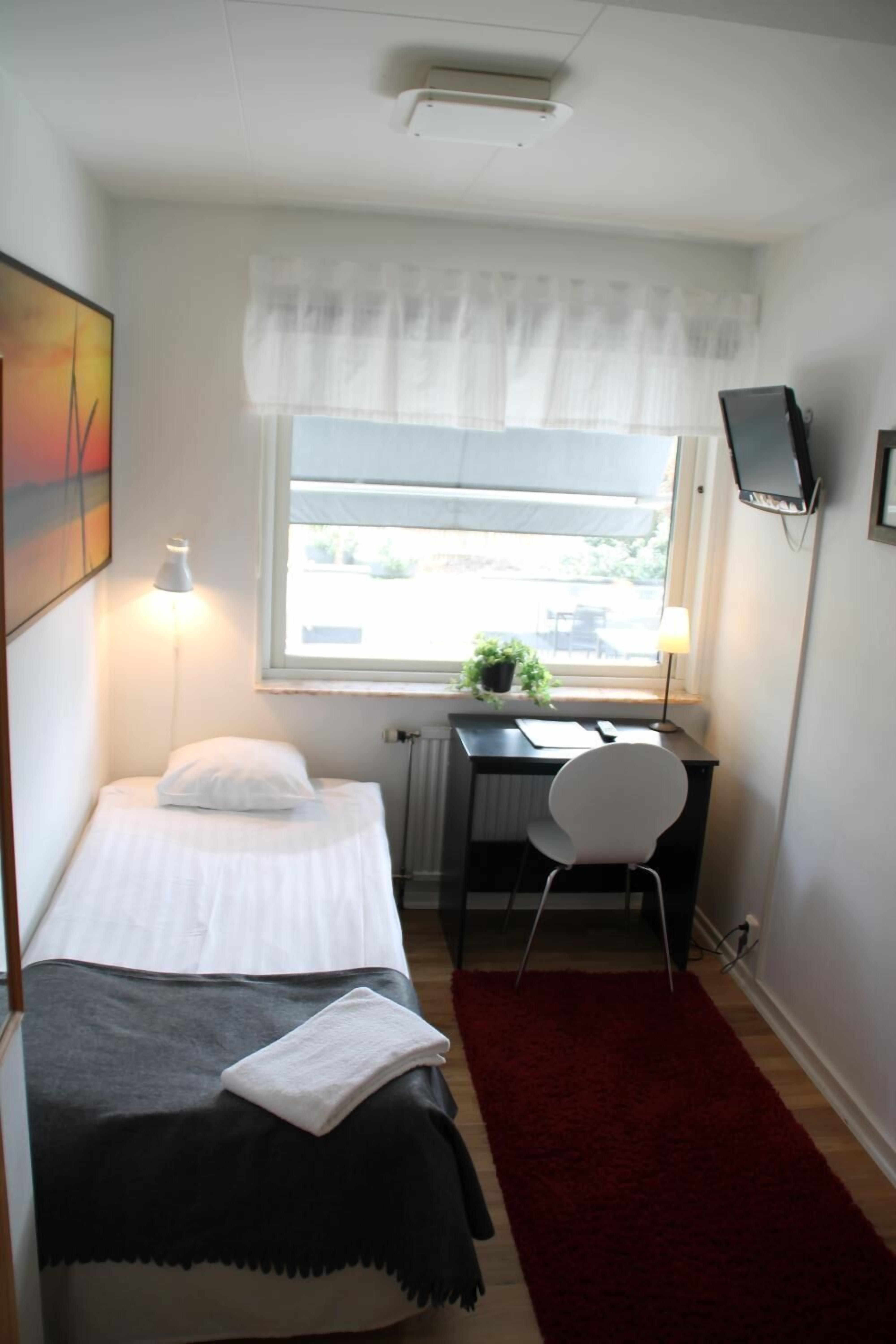 single room | desk, blackout curtains, iron/ironing board, free wifi