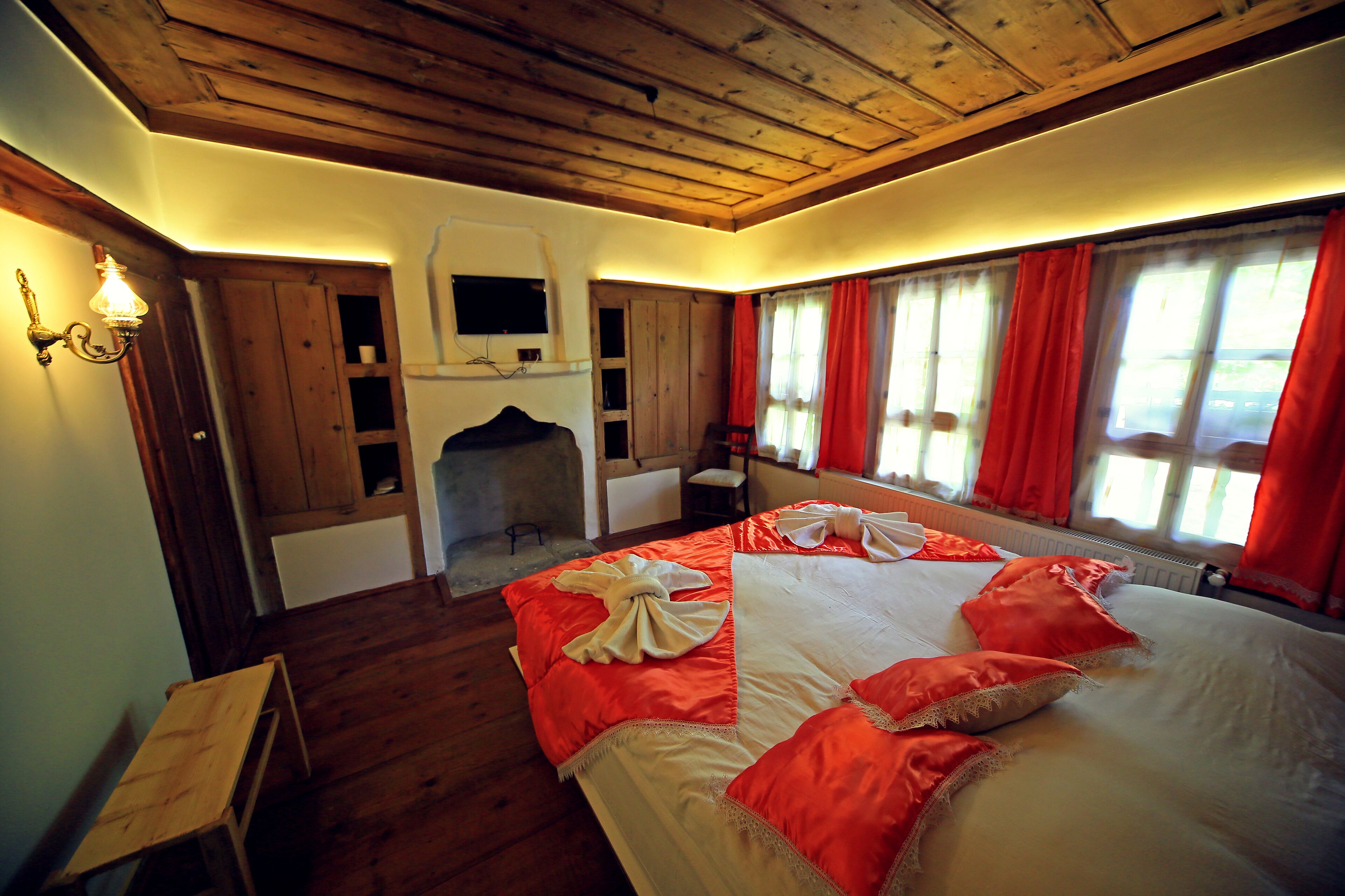 standard room | laptop workspace, free cots/infant beds, rollaway beds, free wifi